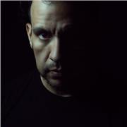 Profesor de fotografía con énfasis en retrato, gastronomía y fine art. Aprende el manejo de la luz, composición y edición